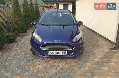 Хэтчбек Ford Fiesta 2015 в 