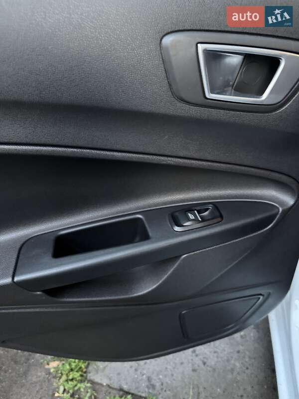 Хэтчбек Ford Fiesta 2016 в Киеве