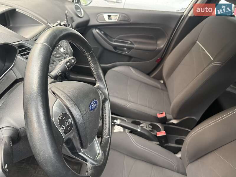 Хэтчбек Ford Fiesta 2016 в Киеве