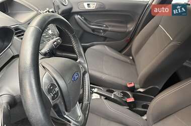 Хэтчбек Ford Fiesta 2016 в 