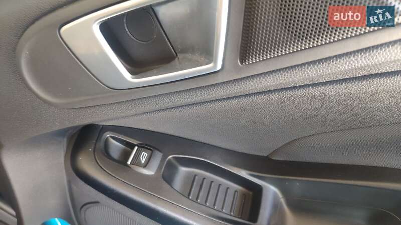 Хэтчбек Ford Fiesta 2016 в Киеве