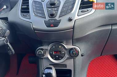 Хэтчбек Ford Fiesta 2011 в 