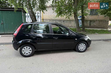 Хэтчбек Ford Fiesta 2005 в 