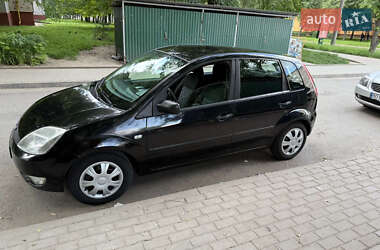 Хэтчбек Ford Fiesta 2005 в 
