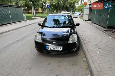 Хэтчбек Ford Fiesta 2005 в 