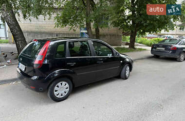 Хэтчбек Ford Fiesta 2005 в 