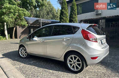Хэтчбек Ford Fiesta 2016 в 