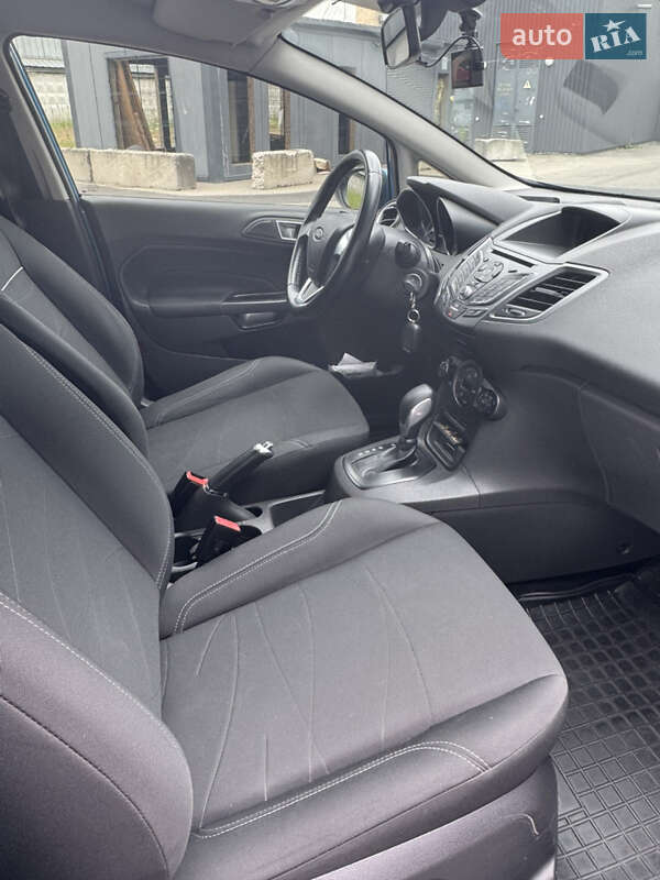 Хэтчбек Ford Fiesta 2016 в Киеве