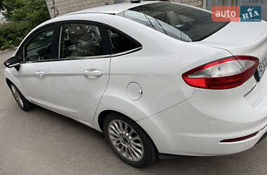 Седан Ford Fiesta 2015 в Вышгороде