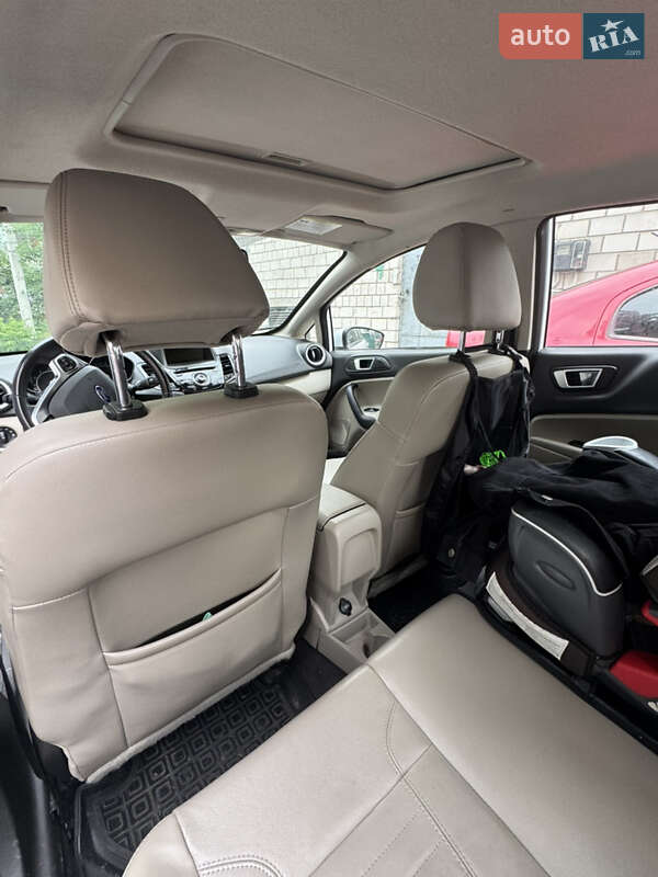 Седан Ford Fiesta 2015 в Вышгороде