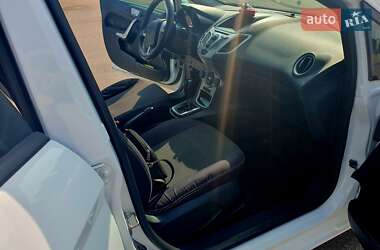 Хэтчбек Ford Fiesta 2011 в 
