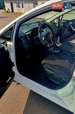 Хэтчбек Ford Fiesta 2011 в 