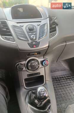 Хэтчбек Ford Fiesta 2014 в 