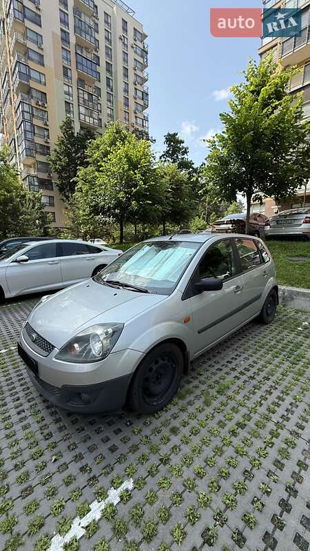 Хэтчбек Ford Fiesta 2008 в Киеве