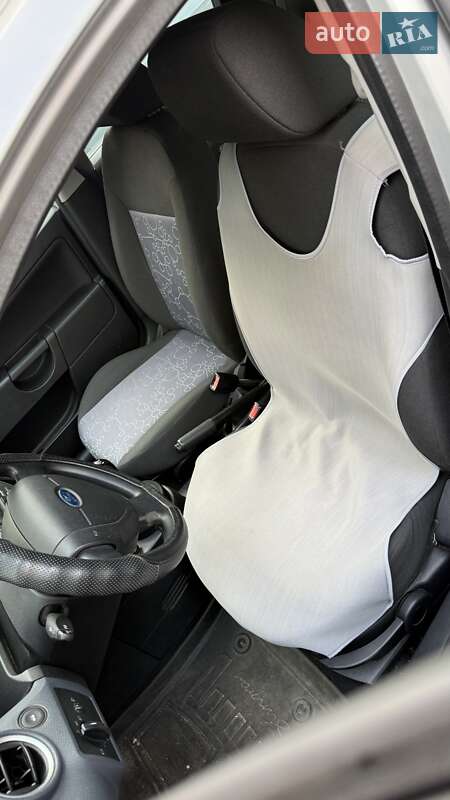 Хэтчбек Ford Fiesta 2008 в Киеве