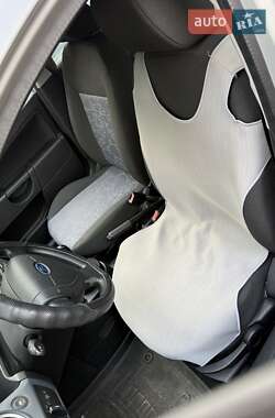 Хэтчбек Ford Fiesta 2008 в 