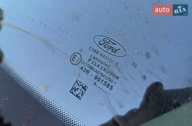 Хэтчбек Ford Fiesta 2016 в 