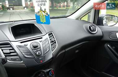 Хэтчбек Ford Fiesta 2013 в 
