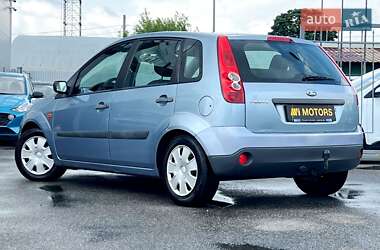 Хэтчбек Ford Fiesta 2006 в 