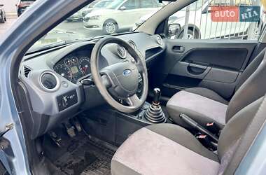 Хэтчбек Ford Fiesta 2006 в 