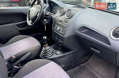 Хэтчбек Ford Fiesta 2006 в 