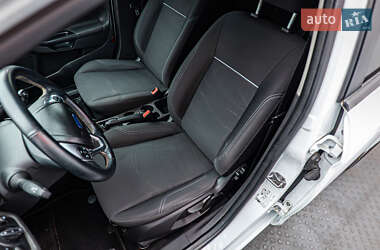 Хэтчбек Ford Fiesta 2013 в 