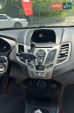 Хэтчбек Ford Fiesta 2010 в 