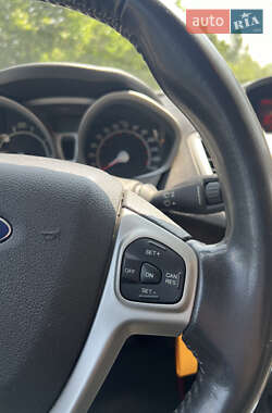 Хэтчбек Ford Fiesta 2010 в 