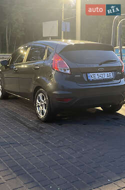 Хэтчбек Ford Fiesta 2015 в 