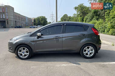 Хэтчбек Ford Fiesta 2015 в 