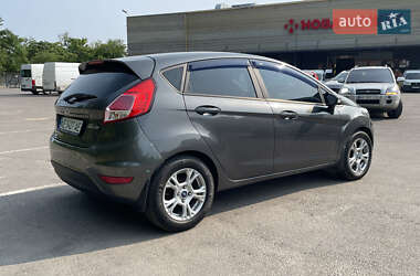 Хэтчбек Ford Fiesta 2015 в 