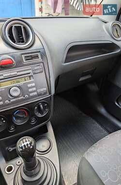 Хэтчбек Ford Fiesta 2007 в 