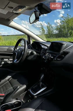 Хэтчбек Ford Fiesta 2013 в 