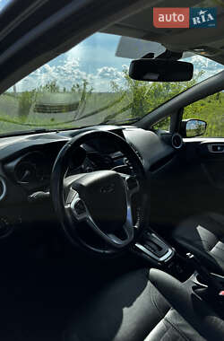 Хэтчбек Ford Fiesta 2013 в 