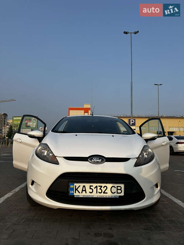 Хэтчбек Ford Fiesta 2011 в Киеве