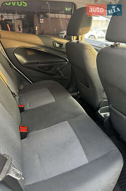 Хэтчбек Ford Fiesta 2011 в 