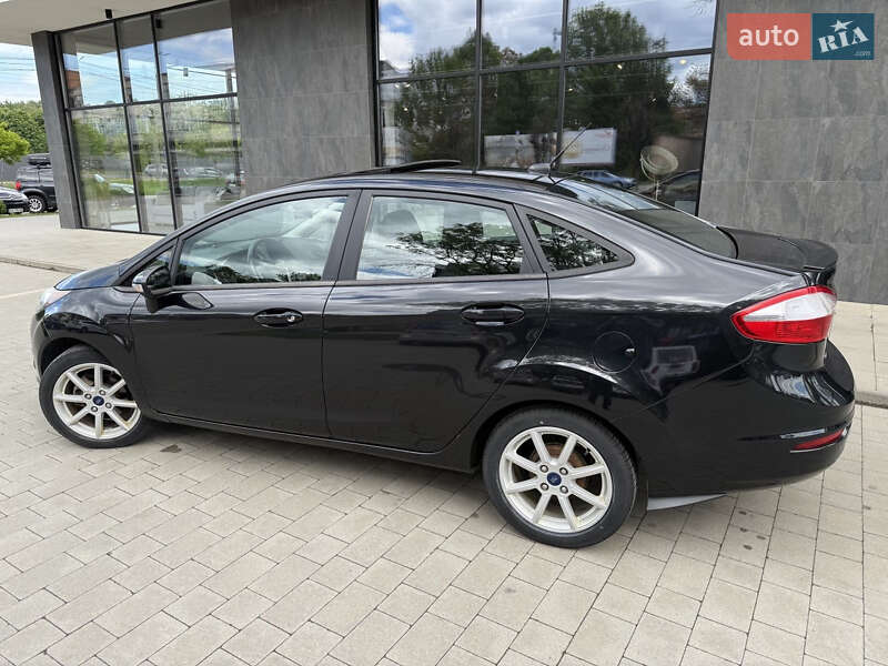 Седан Ford Fiesta 2015 в Ужгороде