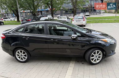 Седан Ford Fiesta 2015 в Ужгороде