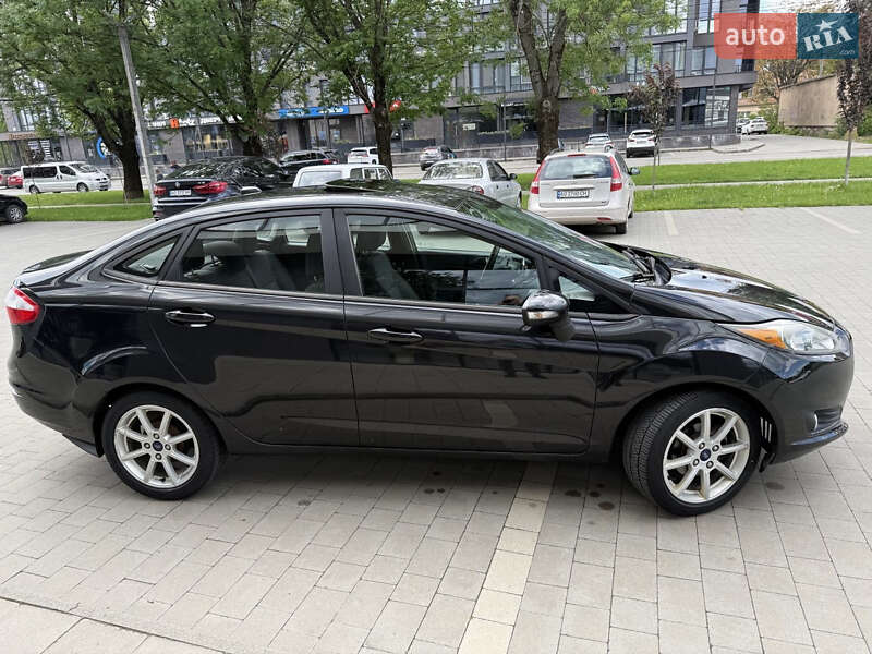 Седан Ford Fiesta 2015 в Ужгороде