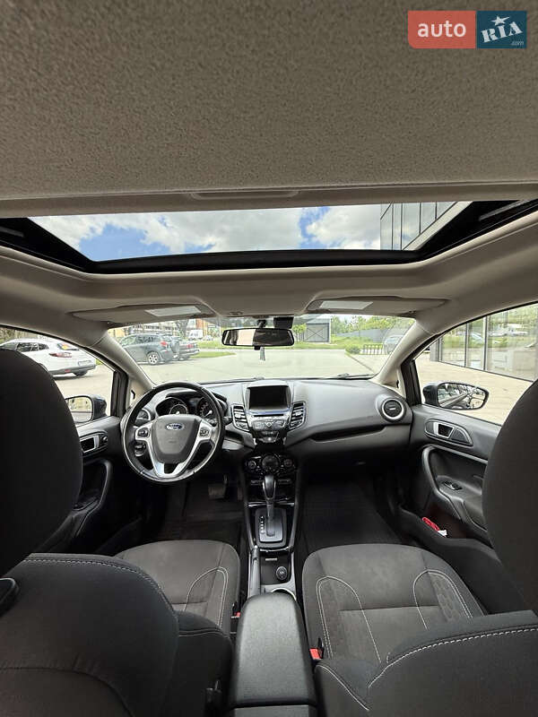 Седан Ford Fiesta 2015 в Ужгороде