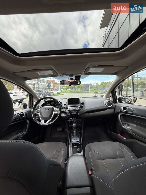 Седан Ford Fiesta 2015 в Ужгороде