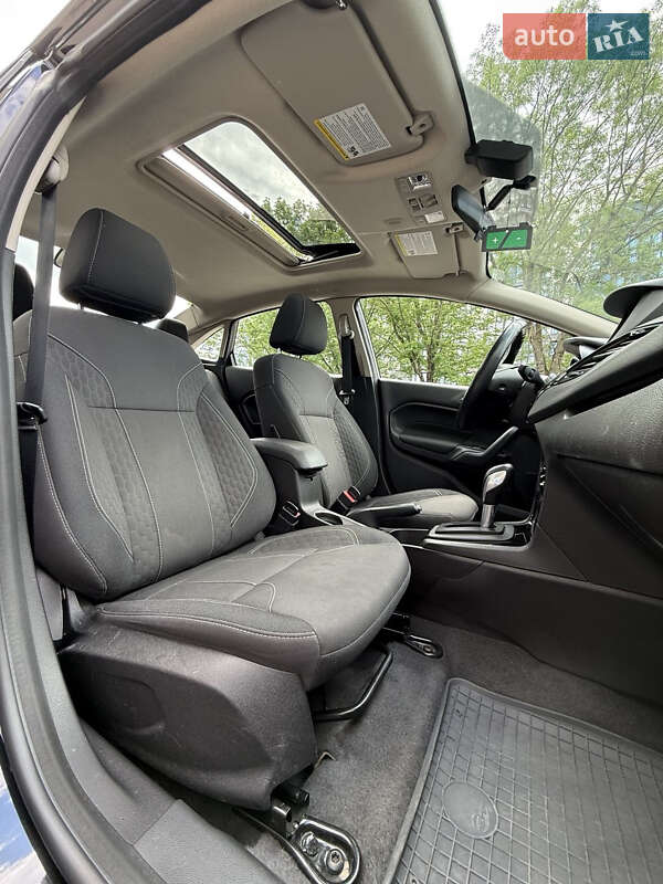 Седан Ford Fiesta 2015 в Ужгороде
