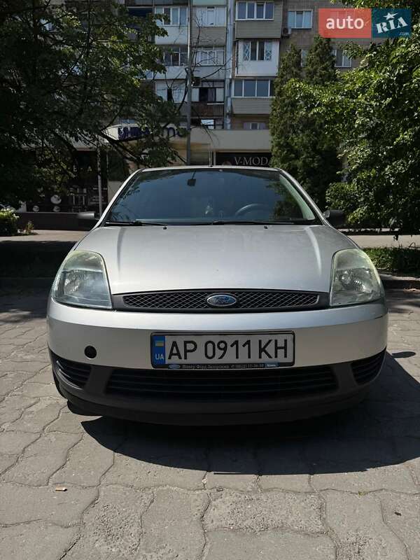 Хэтчбек Ford Fiesta 2004 в Запорожье