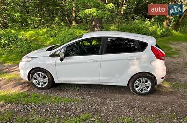 Хэтчбек Ford Fiesta 2011 в 