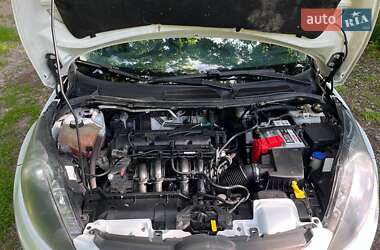 Хэтчбек Ford Fiesta 2011 в 
