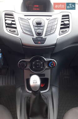 Хэтчбек Ford Fiesta 2010 в 