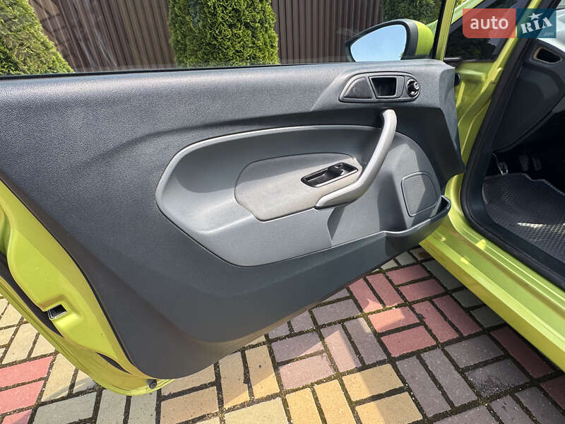 Хэтчбек Ford Fiesta 2008 в Изяславе