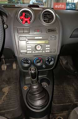 Хэтчбек Ford Fiesta 2007 в 