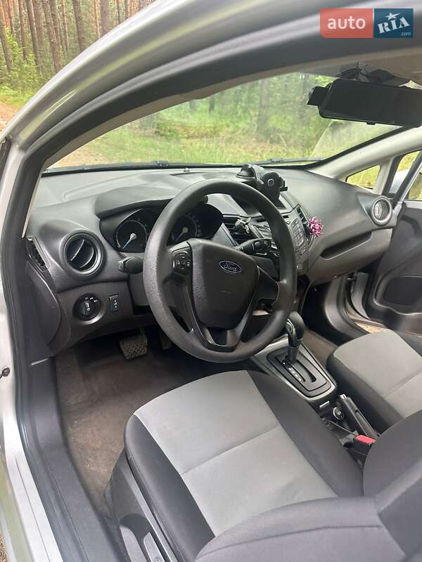 Седан Ford Fiesta 2016 в Славуте