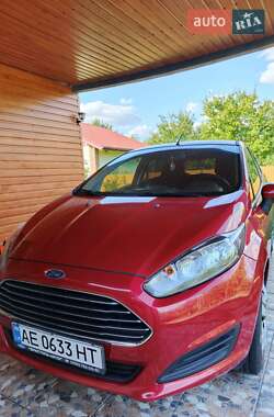Хэтчбек Ford Fiesta 2015 в 